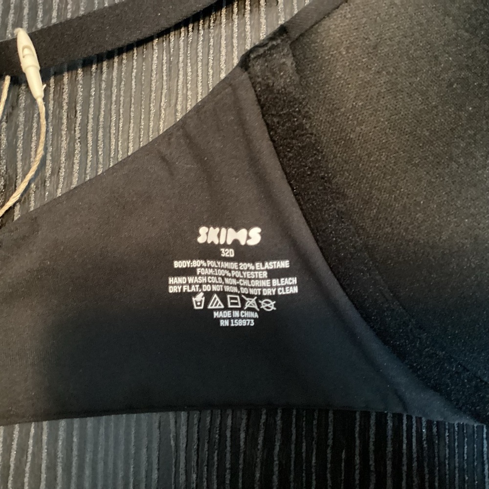 Skims 32D